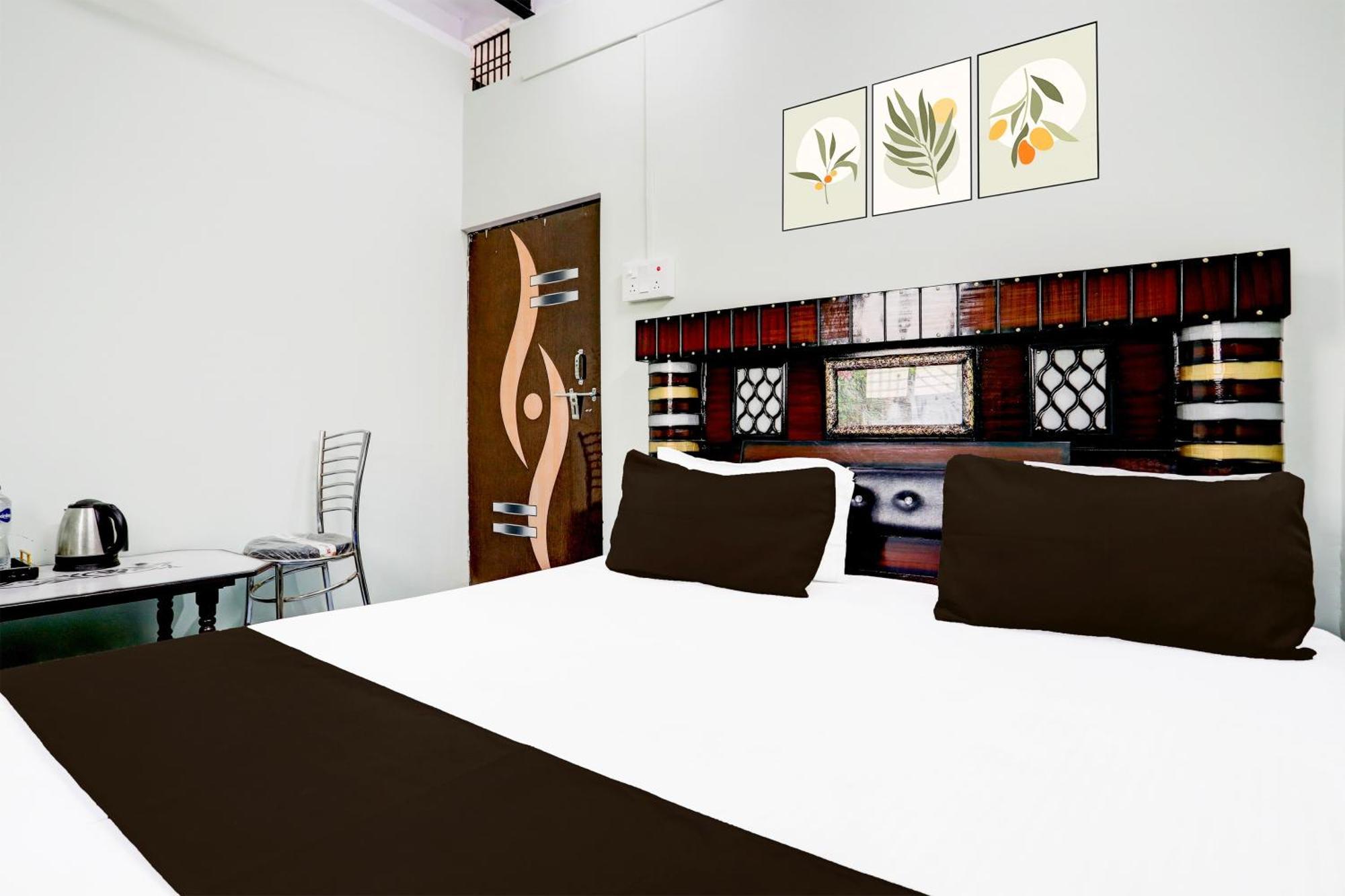 Hotel O V.K. Hotel Prayagraj Esterno foto