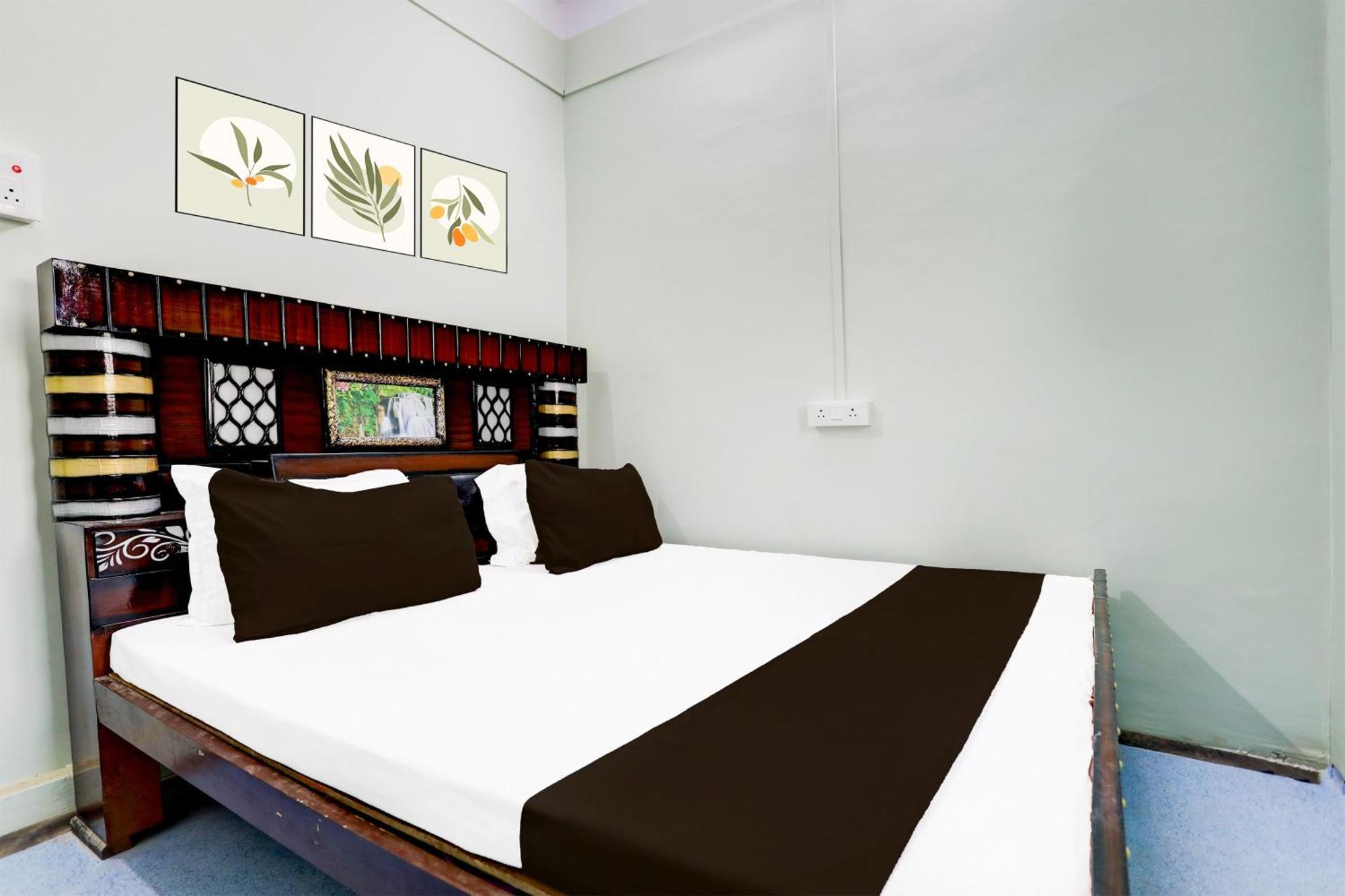 Hotel O V.K. Hotel Prayagraj Esterno foto