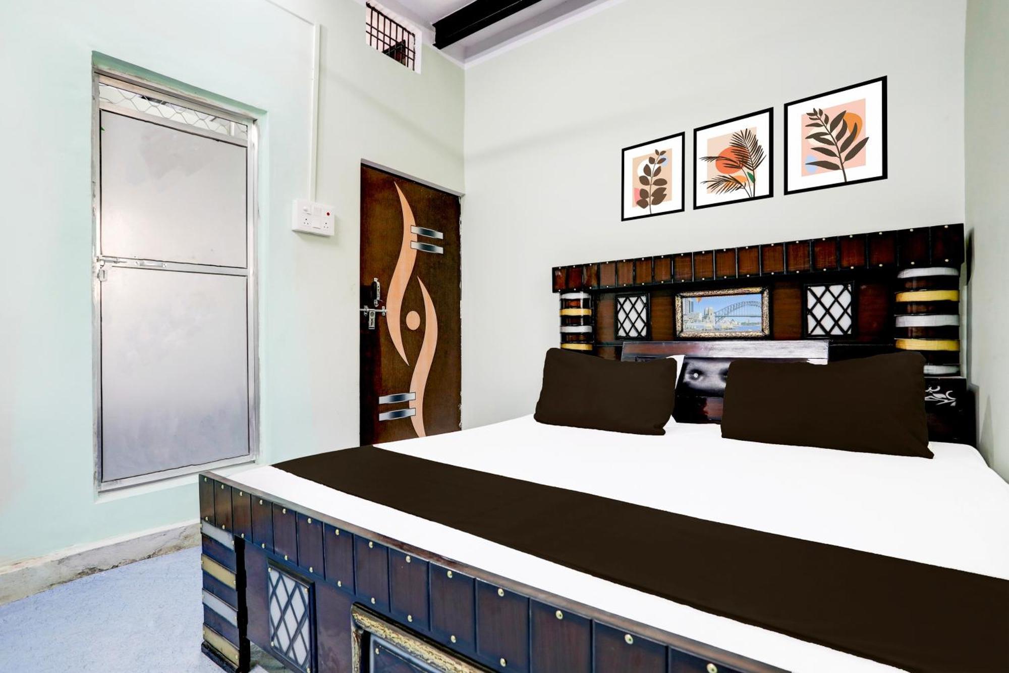 Hotel O V.K. Hotel Prayagraj Esterno foto